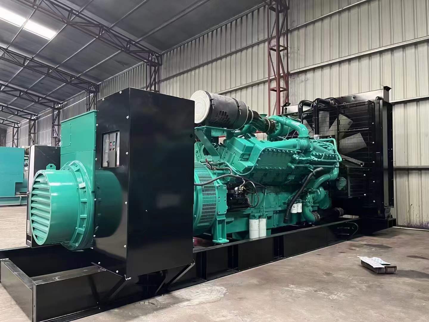 科尔沁左翼后如何降低 800kW 柴油发电机输出电流的波动？