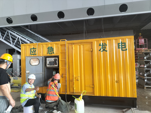 科尔沁左翼后怎样判断空气滤清器是否需要更换？